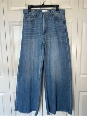 Light Blue Wide-Leg Women's Jeans with Frayed Hem